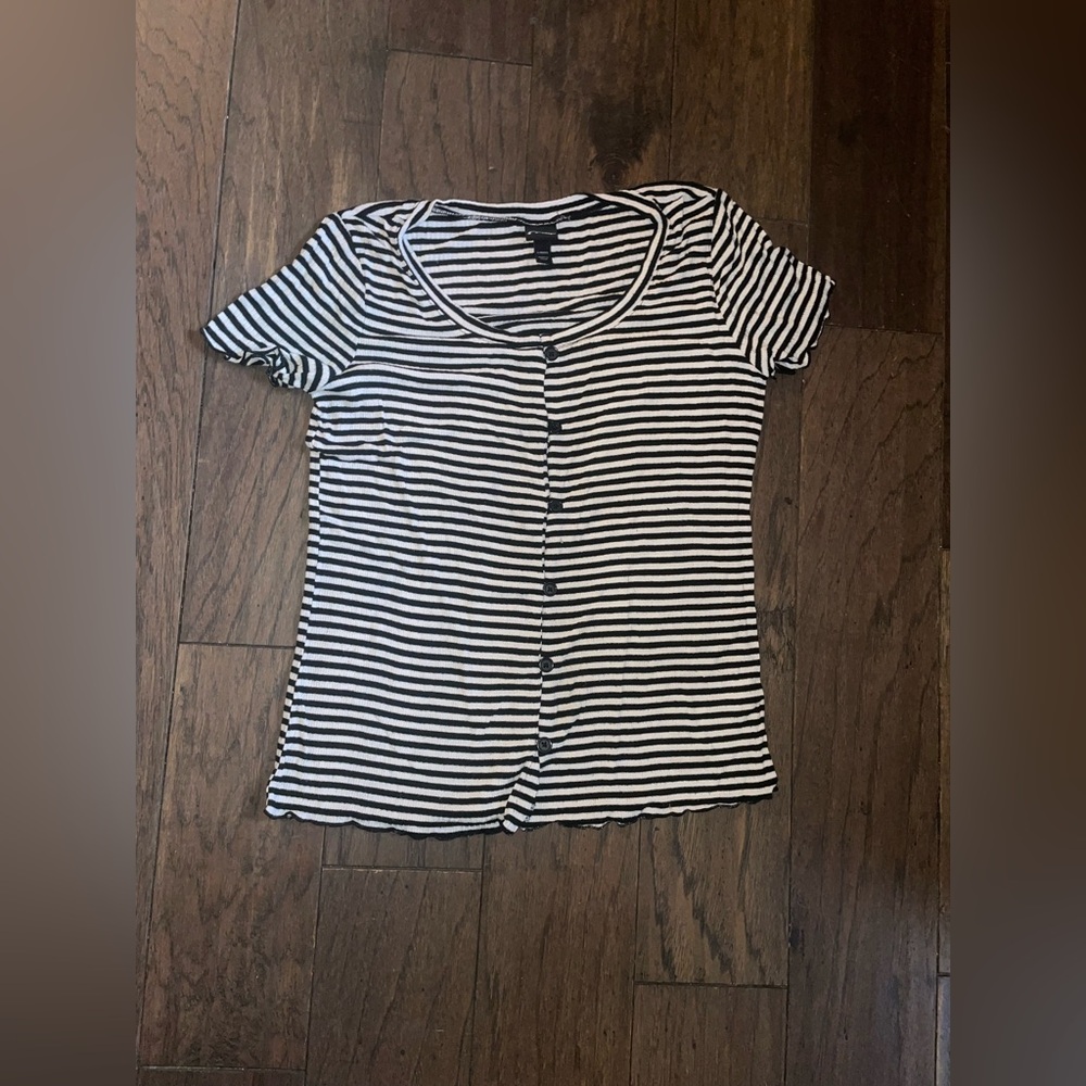 Art Class Black and White Fitted Button Down Tee